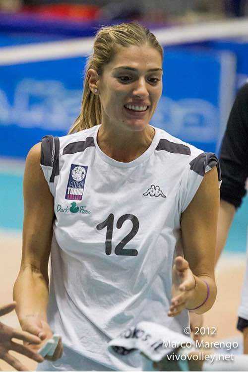 意大利足球女将备战慈善赛事