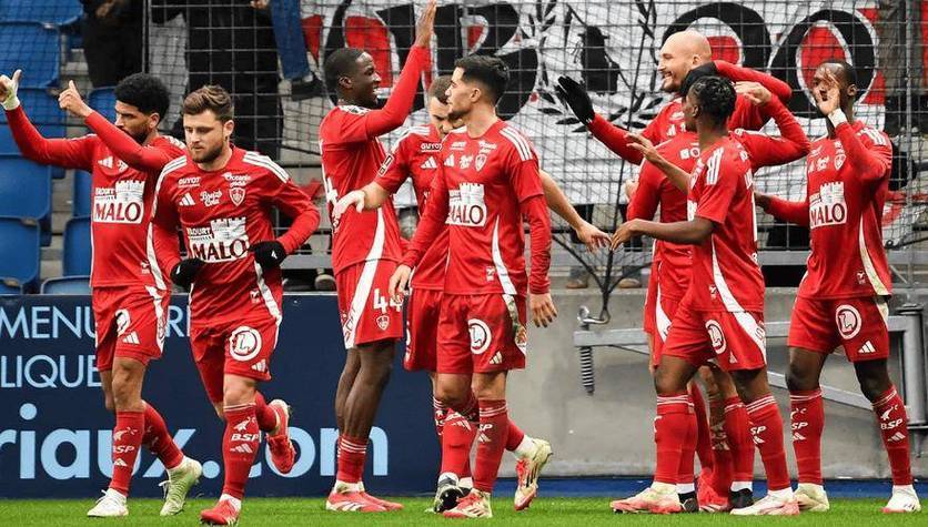 圣埃蒂安球员合练时传出冲突，主帅需解决内部纷争的简单介绍